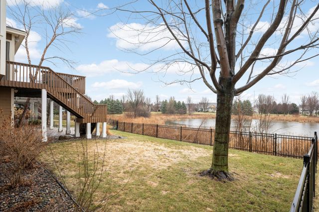 10590 Watersedge Lane, Woodbury, MN 55129