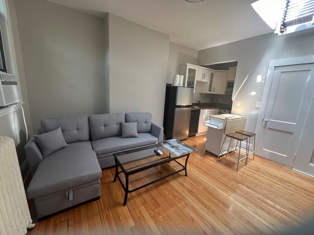 141 Arlington St 6, Boston, MA 02116