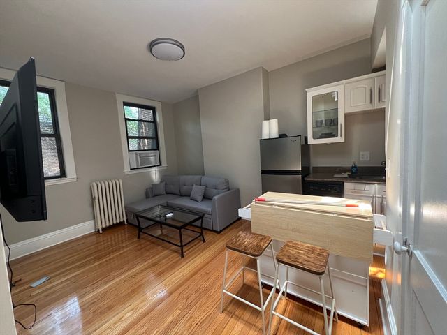 141 Arlington St 6, Boston, MA 02116