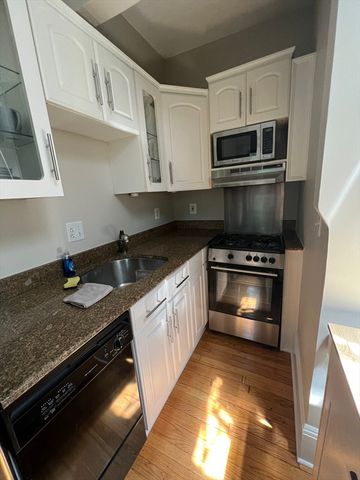 141 Arlington St 6, Boston, MA 02116