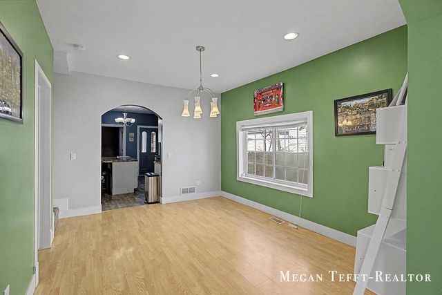 1113 Alpine Avenue NW, Grand Rapids, MI 49504