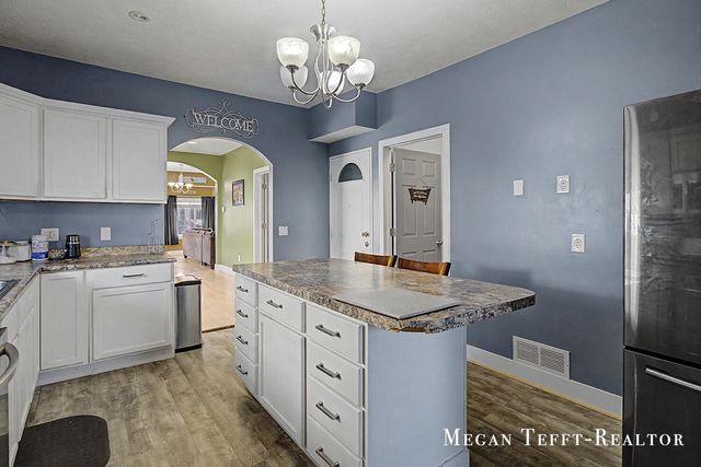 1113 Alpine Avenue NW, Grand Rapids, MI 49504