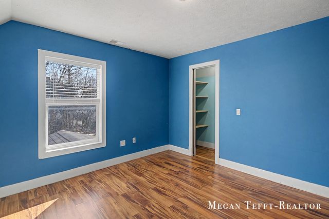 1113 Alpine Avenue NW, Grand Rapids, MI 49504