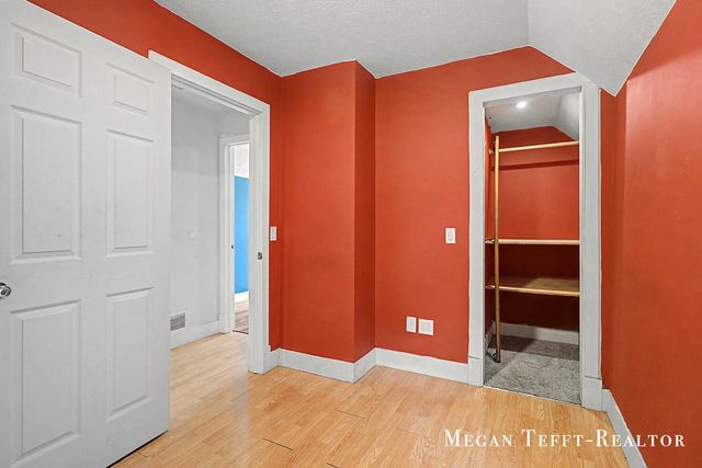 1113 Alpine Avenue NW, Grand Rapids, MI 49504