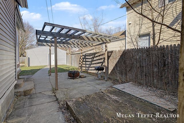 1113 Alpine Avenue NW, Grand Rapids, MI 49504