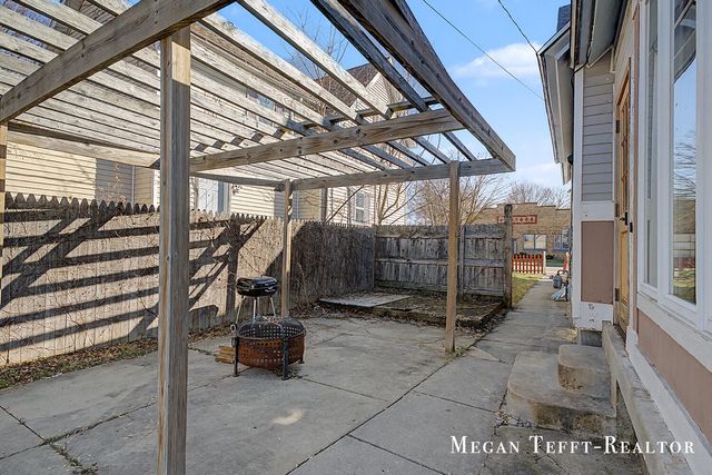 1113 Alpine Avenue NW, Grand Rapids, MI 49504