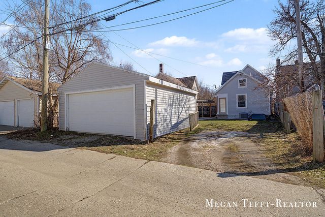 1113 Alpine Avenue NW, Grand Rapids, MI 49504