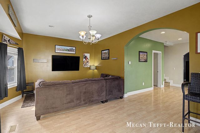 1113 Alpine Avenue NW, Grand Rapids, MI 49504