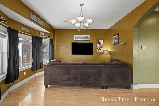 1113 Alpine Avenue NW, Grand Rapids, MI 49504