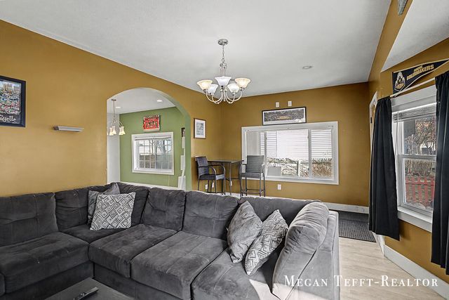 1113 Alpine Avenue NW, Grand Rapids, MI 49504