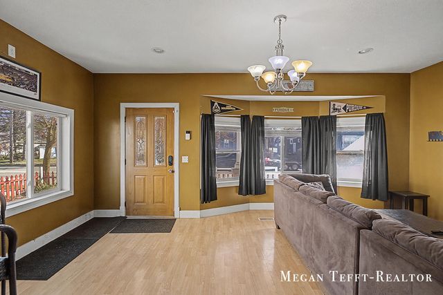 1113 Alpine Avenue NW, Grand Rapids, MI 49504