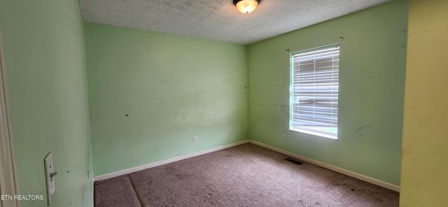 720 N Country Lane, Kodak, TN 37764