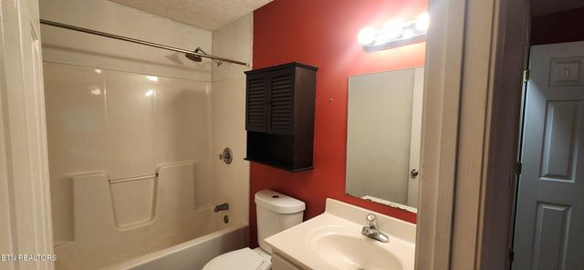 720 N Country Lane, Kodak, TN 37764