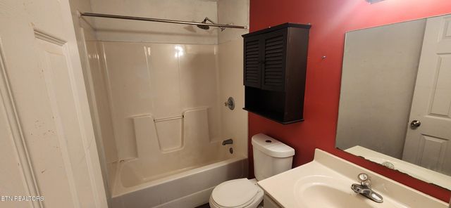 720 N Country Lane, Kodak, TN 37764