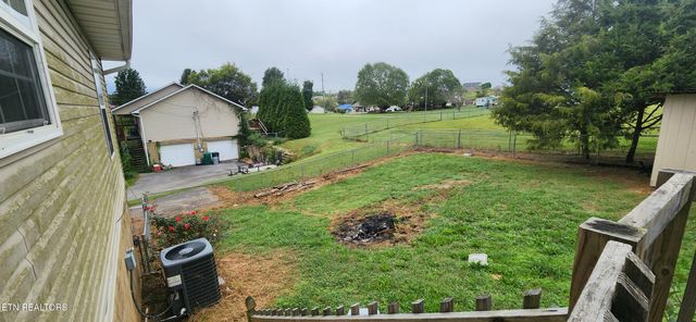 720 N Country Lane, Kodak, TN 37764