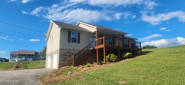 720 N Country Lane, Kodak, TN 37764