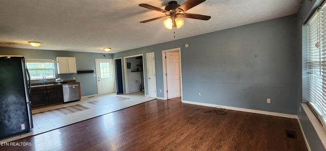720 N Country Lane, Kodak, TN 37764