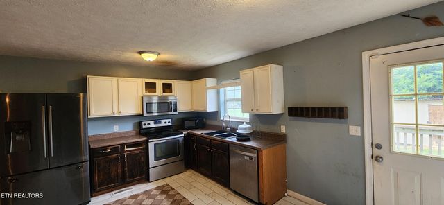 720 N Country Lane, Kodak, TN 37764