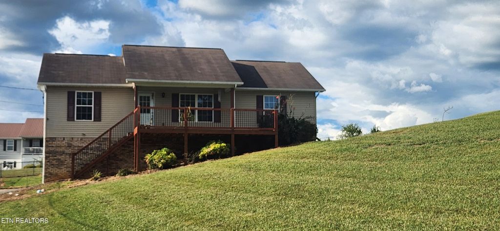 720 N Country Lane, Kodak, TN 37764