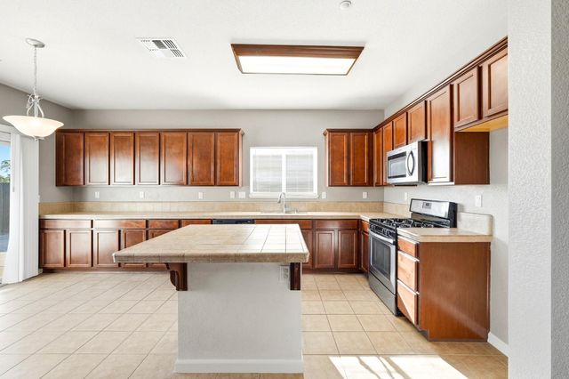 1040 Shakeley Ln, Ione, CA 95640