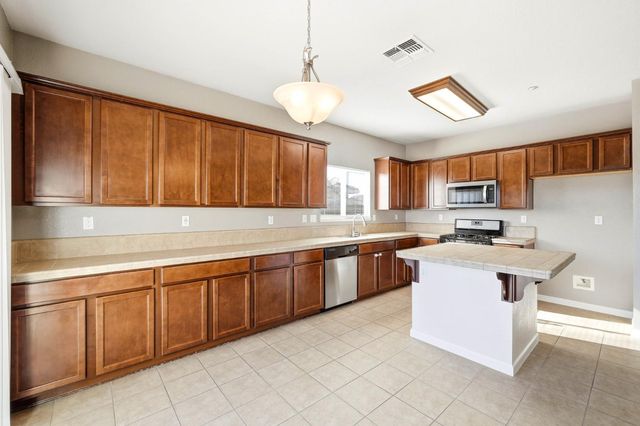 1040 Shakeley Ln, Ione, CA 95640