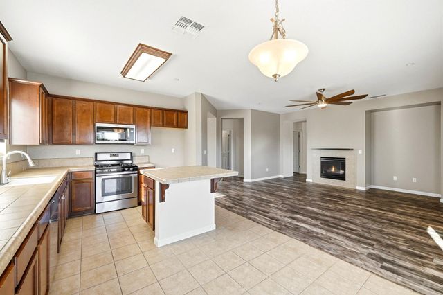 1040 Shakeley Ln, Ione, CA 95640