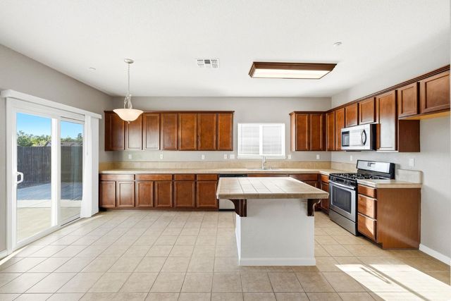 1040 Shakeley Ln, Ione, CA 95640