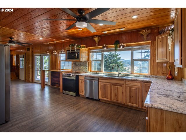 773 UPPER RIDGE Rd, Oakland, OR 97462