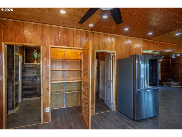 773 UPPER RIDGE Rd, Oakland, OR 97462