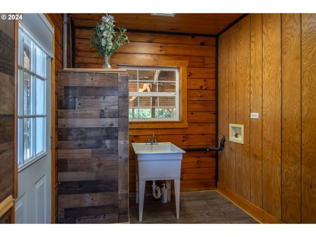 773 UPPER RIDGE Rd, Oakland, OR 97462