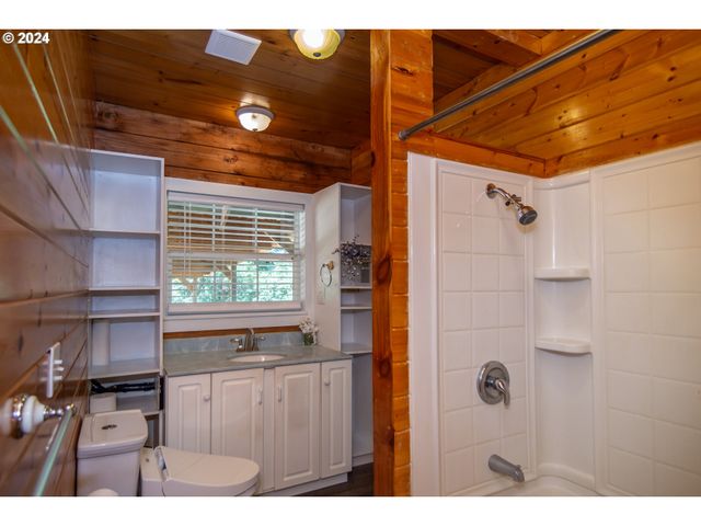 773 UPPER RIDGE Rd, Oakland, OR 97462