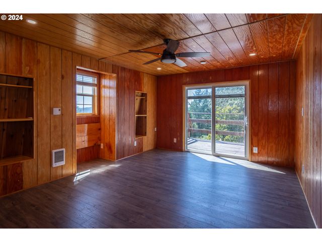 773 UPPER RIDGE Rd, Oakland, OR 97462