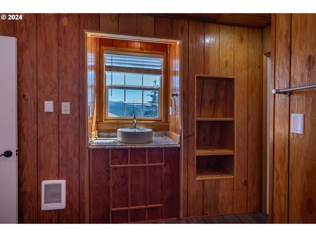 773 UPPER RIDGE Rd, Oakland, OR 97462