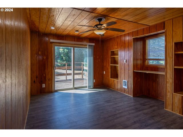 773 UPPER RIDGE Rd, Oakland, OR 97462