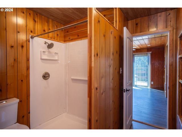 773 UPPER RIDGE Rd, Oakland, OR 97462