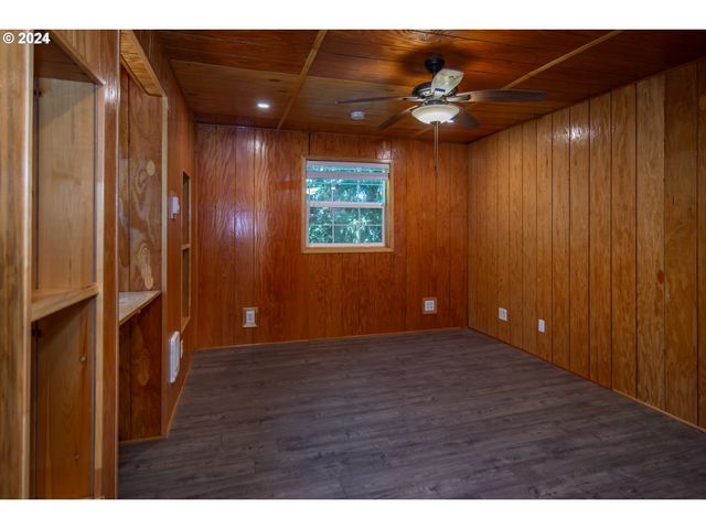 773 UPPER RIDGE Rd, Oakland, OR 97462