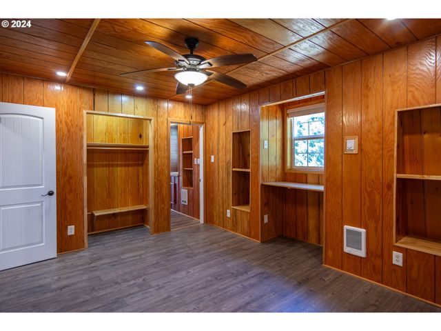 773 UPPER RIDGE Rd, Oakland, OR 97462