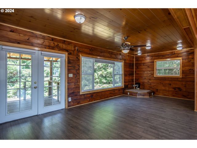 773 UPPER RIDGE Rd, Oakland, OR 97462