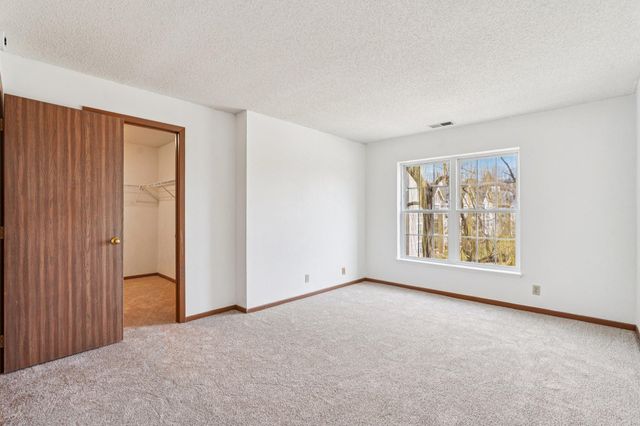6145 Chasewood Parkway 202, Minnetonka, MN 55343