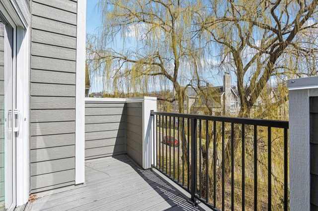 6145 Chasewood Parkway 202, Minnetonka, MN 55343