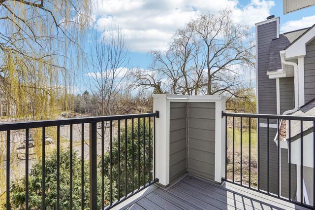 6145 Chasewood Parkway 202, Minnetonka, MN 55343