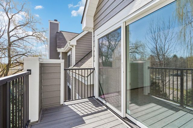 6145 Chasewood Parkway 202, Minnetonka, MN 55343