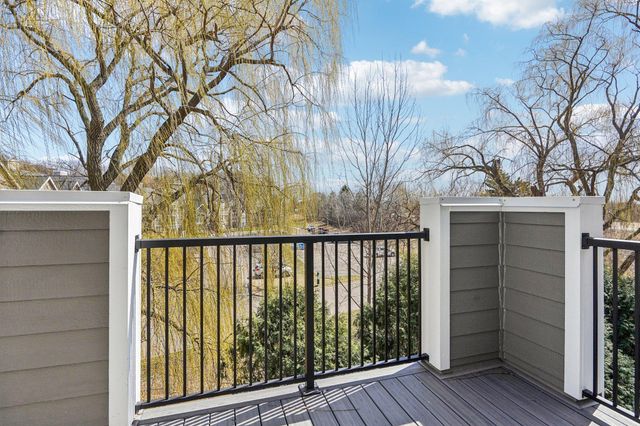 6145 Chasewood Parkway 202, Minnetonka, MN 55343