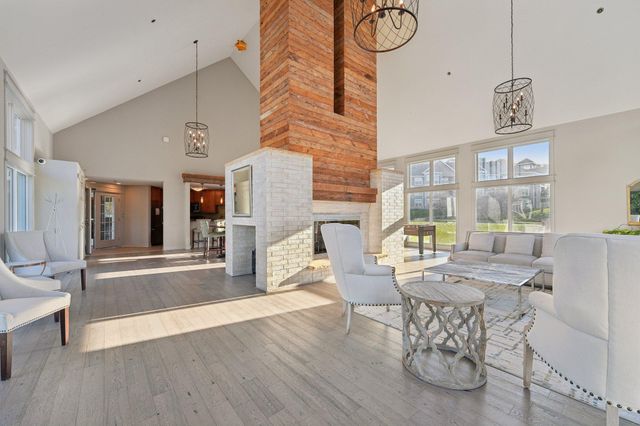 6145 Chasewood Parkway 202, Minnetonka, MN 55343