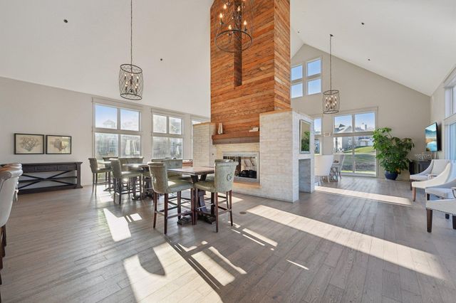 6145 Chasewood Parkway 202, Minnetonka, MN 55343