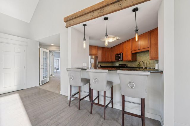 6145 Chasewood Parkway 202, Minnetonka, MN 55343
