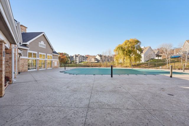 6145 Chasewood Parkway 202, Minnetonka, MN 55343