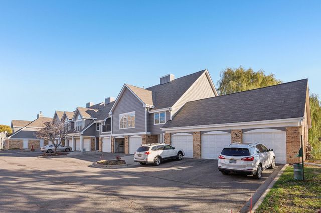 6145 Chasewood Parkway 202, Minnetonka, MN 55343