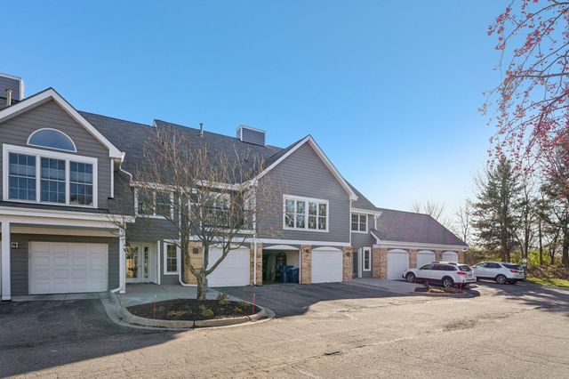 6145 Chasewood Parkway 202, Minnetonka, MN 55343