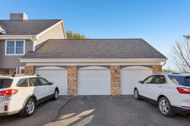 6145 Chasewood Parkway 202, Minnetonka, MN 55343